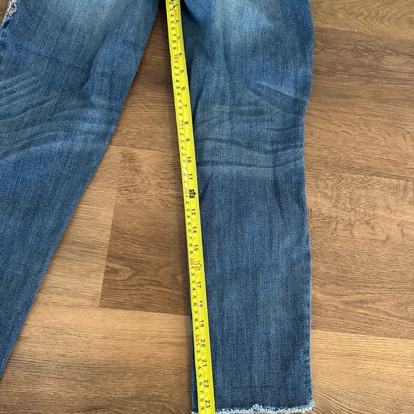 White House Black Market Floral Embellished Embroidered Blue Cropped Jeans Sz 6 - Picture 15 of 16